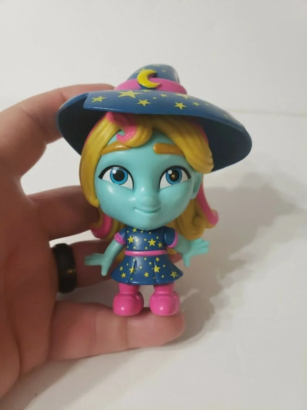 Netflix Super Monsters Katya Spelling Collectible 4-inch Figure 3+